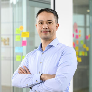 Dr. Simon Bunjamin